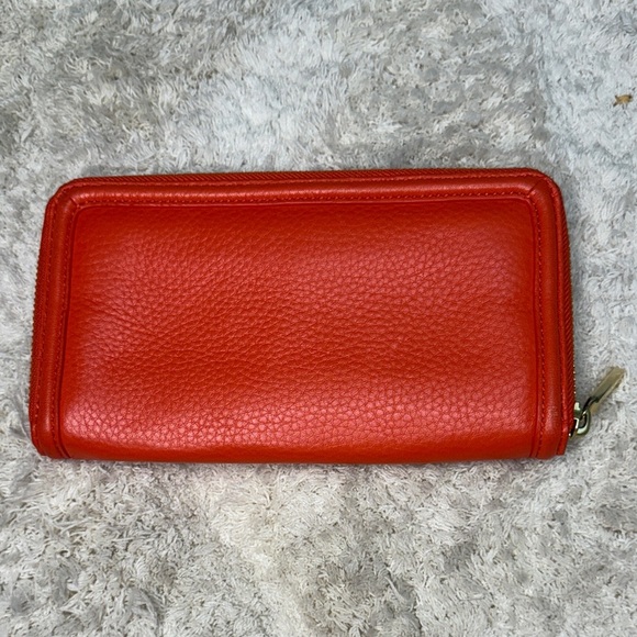 Like New Tory Burch Orange Amanda Continental Leather Zip Wallet - Picture 2 of 13